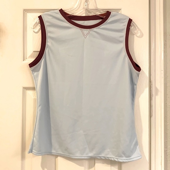 Hind Tops - NWOT - Hind women’s wicking sleeveless workout top - size L